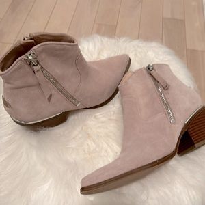 Guess boots super cute 9.5